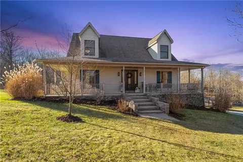 225 Rolling Hill Estate Rd, Uniontown, PA 15401