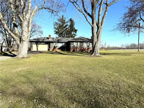 2972 W State St, New Castle, PA 16101