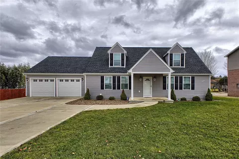 5268 Center Dr, Latrobe, PA 15650