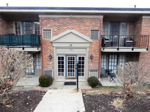 1040 Eve Dr #C, Pittsburgh, PA 15216