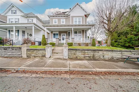 108 N 1st St, Jeannette, PA 15644