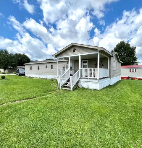 205 Circle Dr, Mount Pleasant, PA 15666