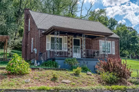 1110 Boni Dr, Pittsburgh, PA 15236