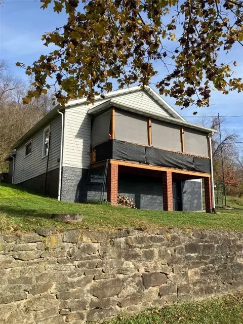 527 Third St, Isabella, PA 15447
