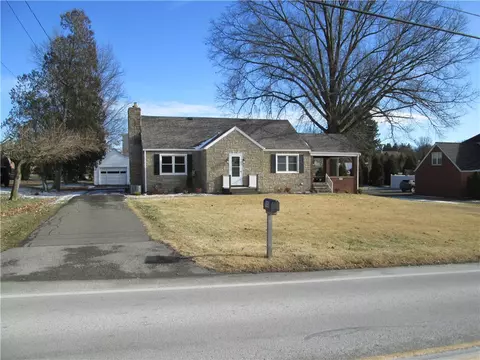 648 Shenango Rd, Beaver Falls, PA 15010