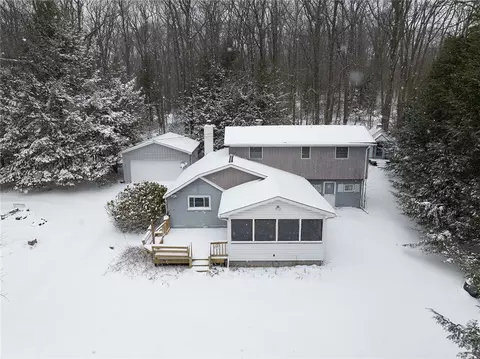 112 Channel Dr, Somerset, PA 15501