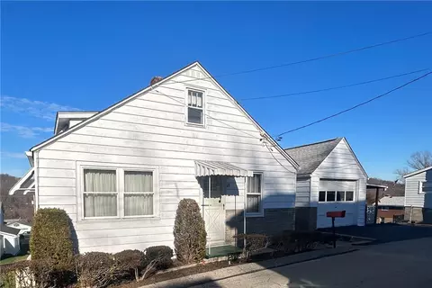 48 Pearl Aly, Monongahela, PA 15063