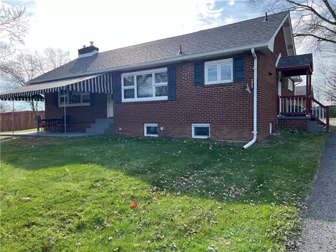 4267 Battle Ridge Rd, Mcdonald, PA 15057