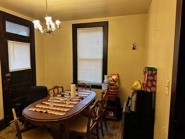  723 George St, Coraopolis, PA 15108 photo 5