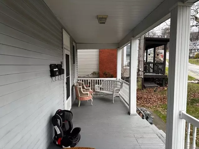  723 George St, Coraopolis, PA 15108 photo 2