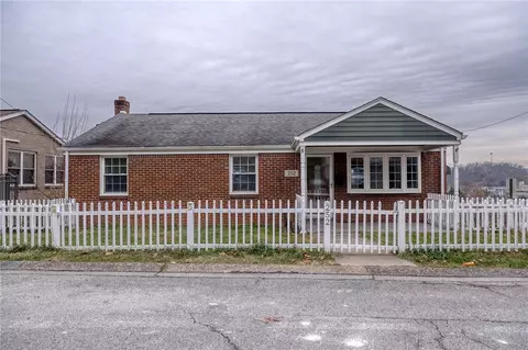 252 Patterson Ave, Bridgeville, PA 15017