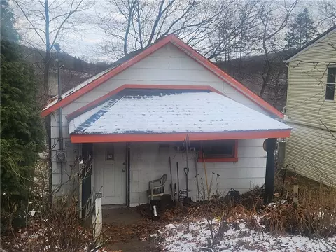 1133 Terrace Ave, Vandergrift, PA 15690