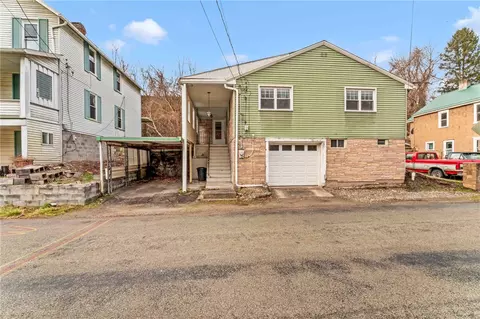 336 Pike Run Dr, Daisytown, PA 15427