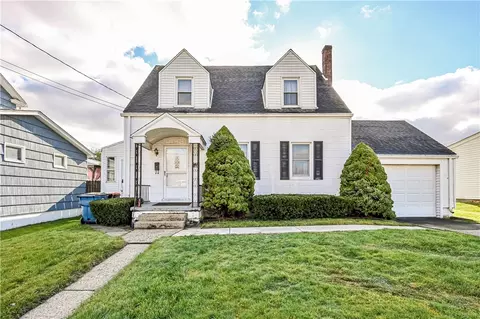 30 W Grant St, Latrobe, PA 15650