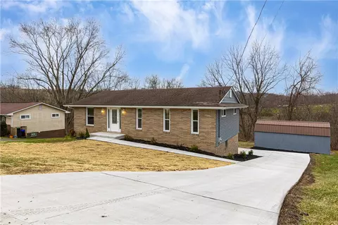 195 Midland Dr, Washington, PA 15301
