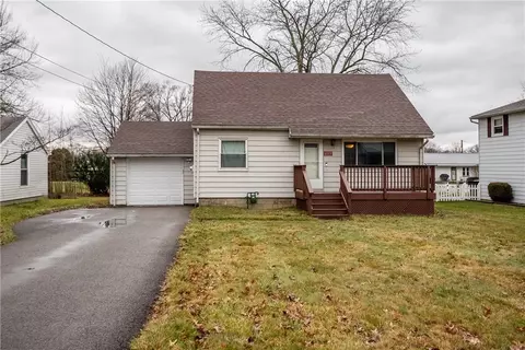 653 Cohassett Dr, Hermitage, PA 16148