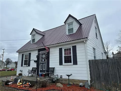 1826 W 8th St, Beaver Falls, PA 15010