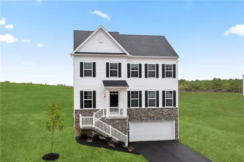 102 Holy Cross Dr, Imperial, PA 15126
