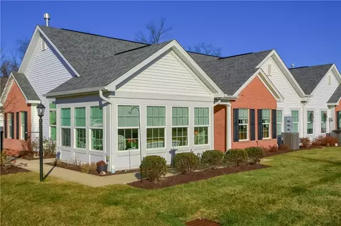 6061 Heatherfield Ct, Harmony, PA 16037 photo 2
