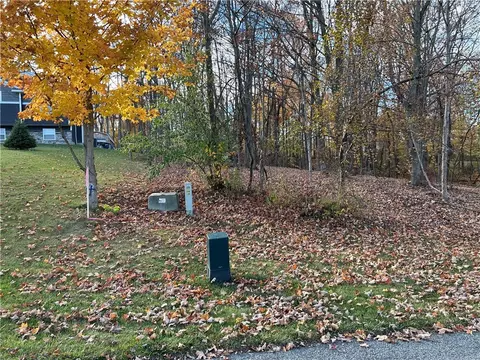 000 Hickory View Dr, New Castle, PA 16102