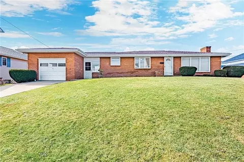 915 W Smithfield St, Mount Pleasant, PA 15666