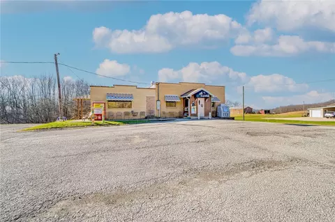 614 Schenley Rd, Leechburg, PA 15656