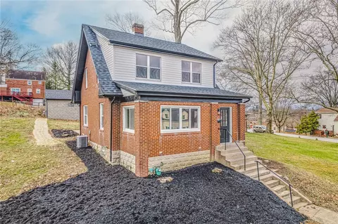 2015 Pleasant St, Bethel Park, PA 15102