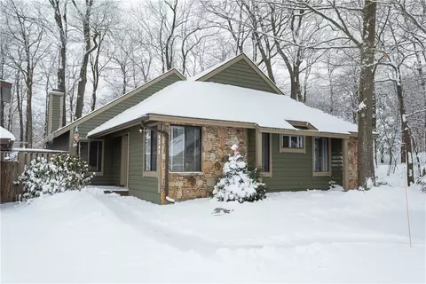 2741 Powder Ridge Rd, Hidden Valley, PA 15502