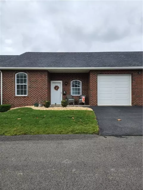 904 Valentina Ln, Lower Burrell, PA 15068