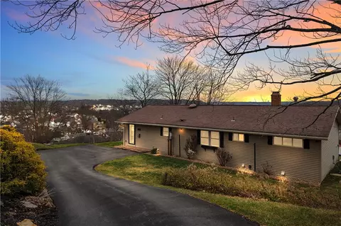 920 Crestview Dr, Ellwood City, PA 16117