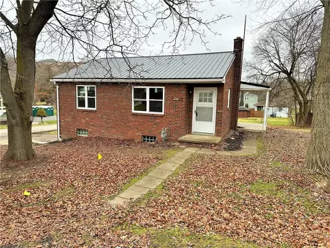 202 Jamison Ave, Ellwood City, PA 16117