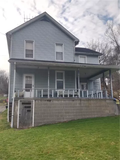 10 Penn St, Manor, PA 15665