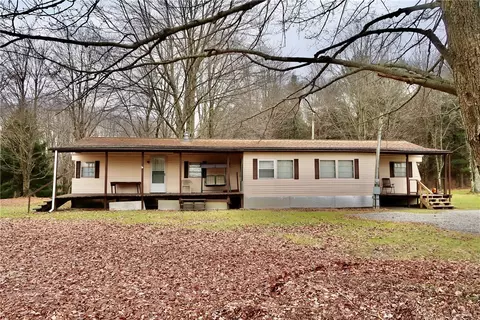 72 Snyder Rd, Greenville, PA 16125