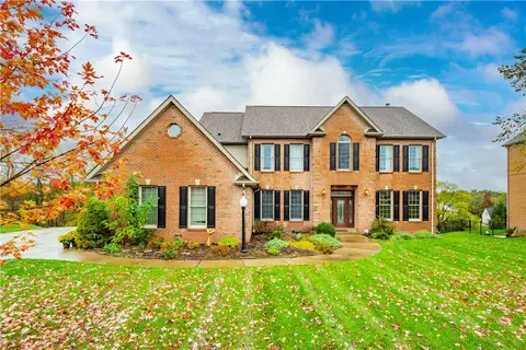 4 Presidential Ln, Valencia, PA 16059