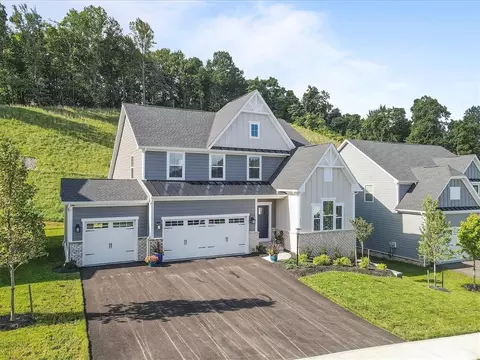 345 Crest Ln, Mars, PA 16046 photo 2