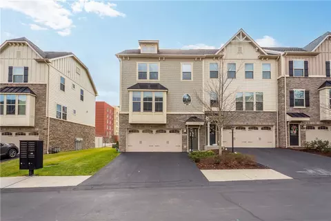 886 Beacon Ln, Pittsburgh, PA 15237