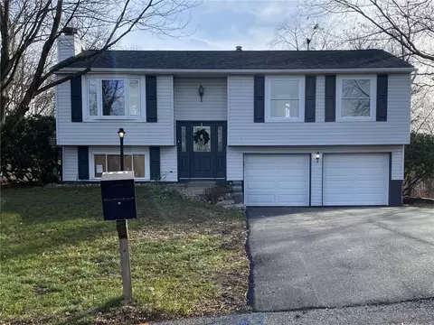 221 Cameron Dr, Cranberry Township, PA 16066