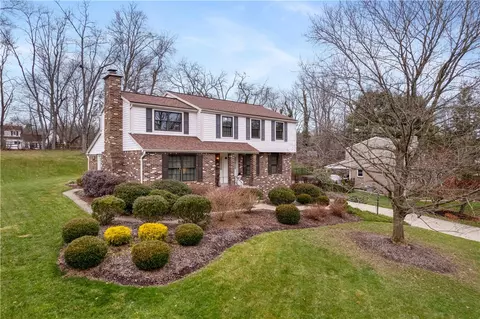 712 Heathergate Dr, Pittsburgh, PA 15238
