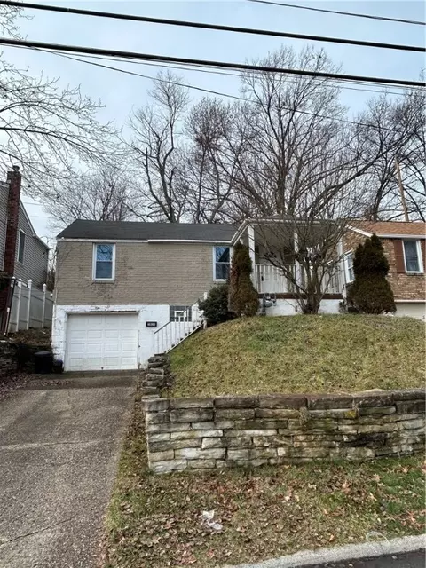 3804 Sunview Dr, Pittsburgh, PA 15227