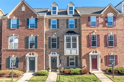 1962 Georgetown Dr, Sewickley, PA 15143
