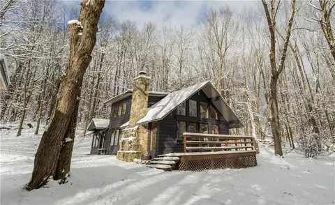 136 Demount Rd, Somerset, PA 15501