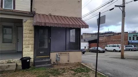 211 S 3rd St, Jeannette, PA 15644