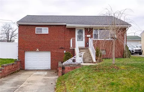 2632 Russell Dr, New Kensington, PA 15068
