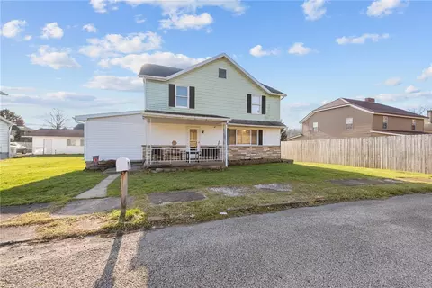 1023 W 3rd St, Grindstone, PA 15442