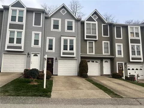 314 Hamlet Ct, Pittsburgh, PA 15227