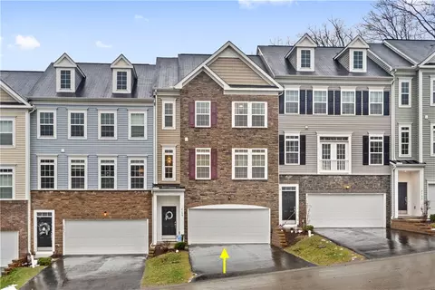 2159 Shawnee Dr, Washington, PA 15301