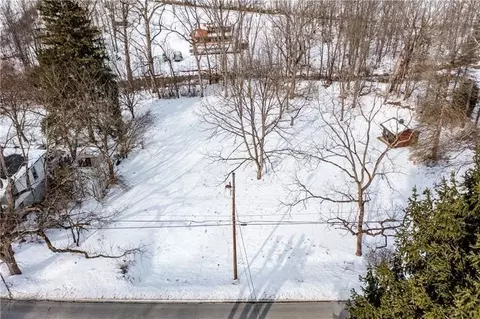 595 Oakford Park Rd, Jeannette, PA 15644