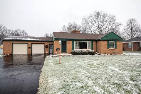 158 Meadowbrook Rd, Hermitage, PA 16148
