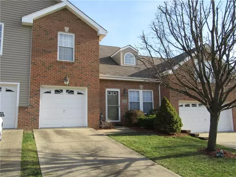 214 Parkside Ln, Pittsburgh, PA 15236