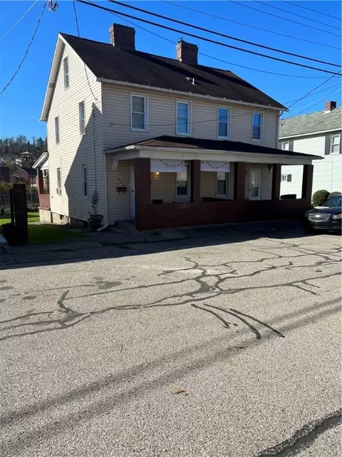 420-422 Cassatt Ave, Jeannette, PA 15644